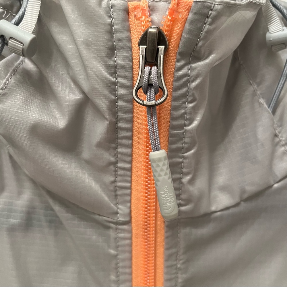 The North Face
Cyclone Water Repellent Rain Jacket Windbreaker Gray/Peach Size M - Picture 3 of 8